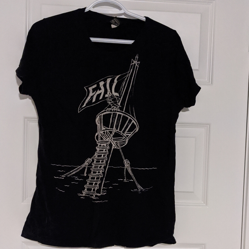 🌻4/$10 - Jinx fail boat t-shirt